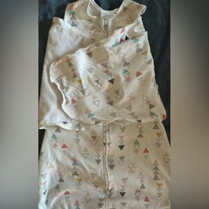 Two (2) halo sleep sacks - small 13-18lbs 3-6 months